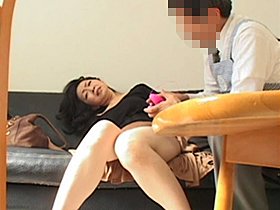 万引き客にイタズラする悪質店長の映像コレクション　サンプル画像08